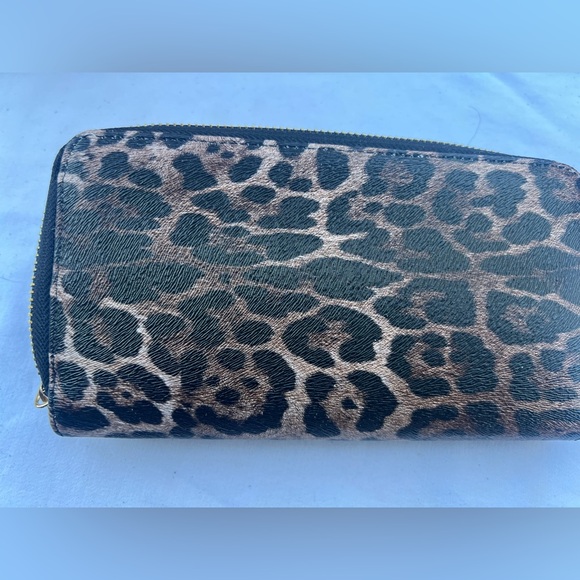 Elegant Black and Leopard Print Handbag & Wallet Set - Picture 9 of 15